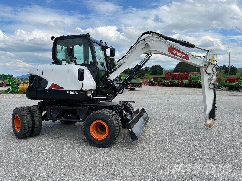 Bobcat E57W  휠 굴삭기