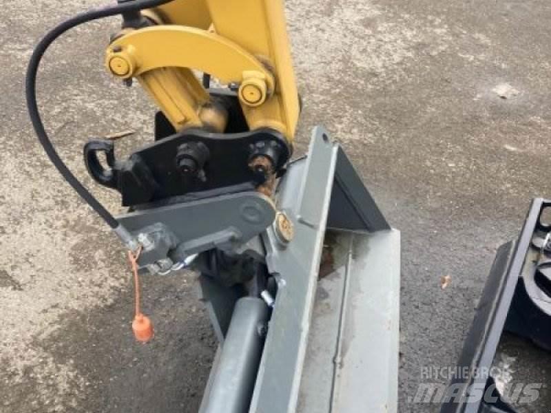 CAT 301.8-05A 소형 굴삭기 7톤 미만