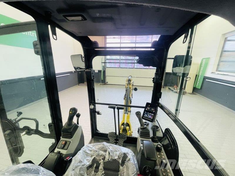 CAT 302CR-05A  휠 굴삭기