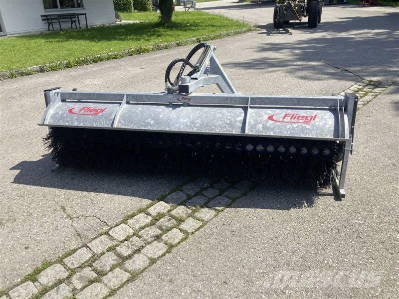 Fliegl TYP 700 도로 청소차