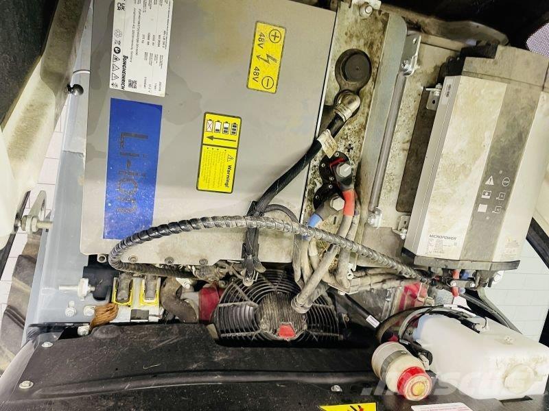 GiANT G2700E  스키드로더