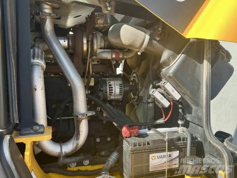 JCB TM 320 S  휠로우더
