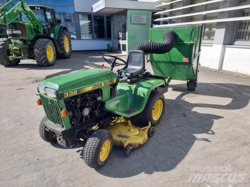 John Deere 332 소형 트랙터