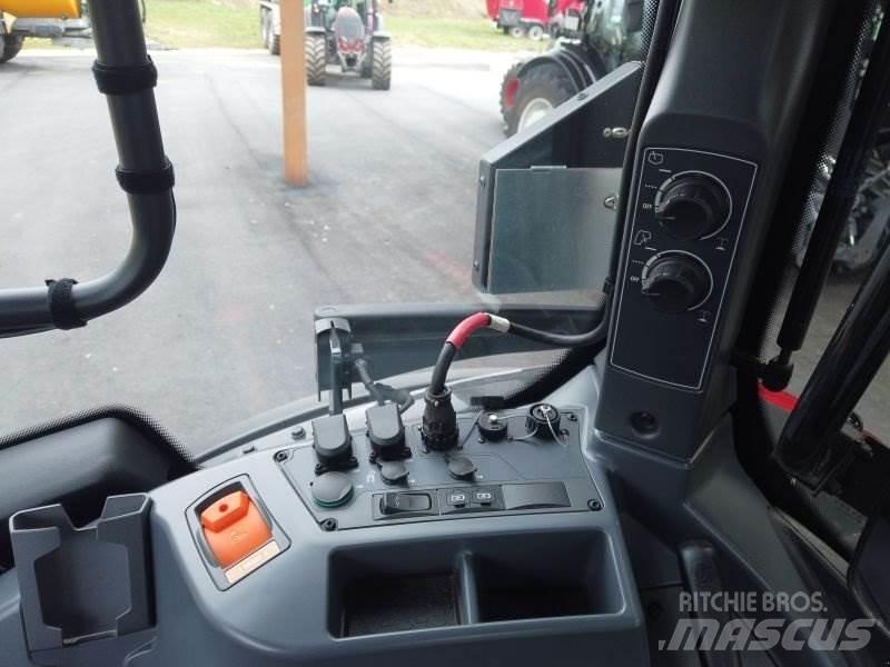 Valtra Q305 트랙터
