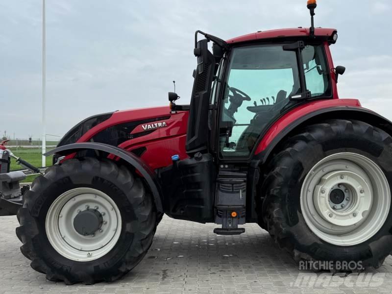 Valtra T235A 트랙터
