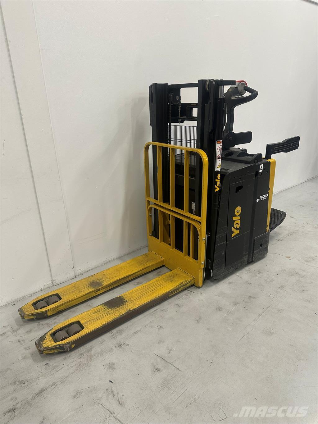 Yale MP20XD 보행식 리치 지게차