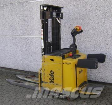 Yale MS12X 보행식 리치 지게차