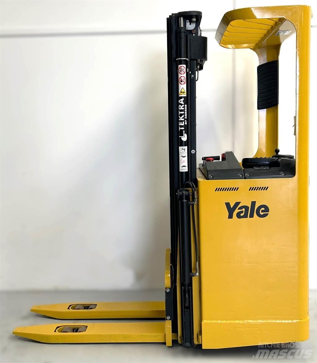 Yale SMS12S 보행식 리치 지게차