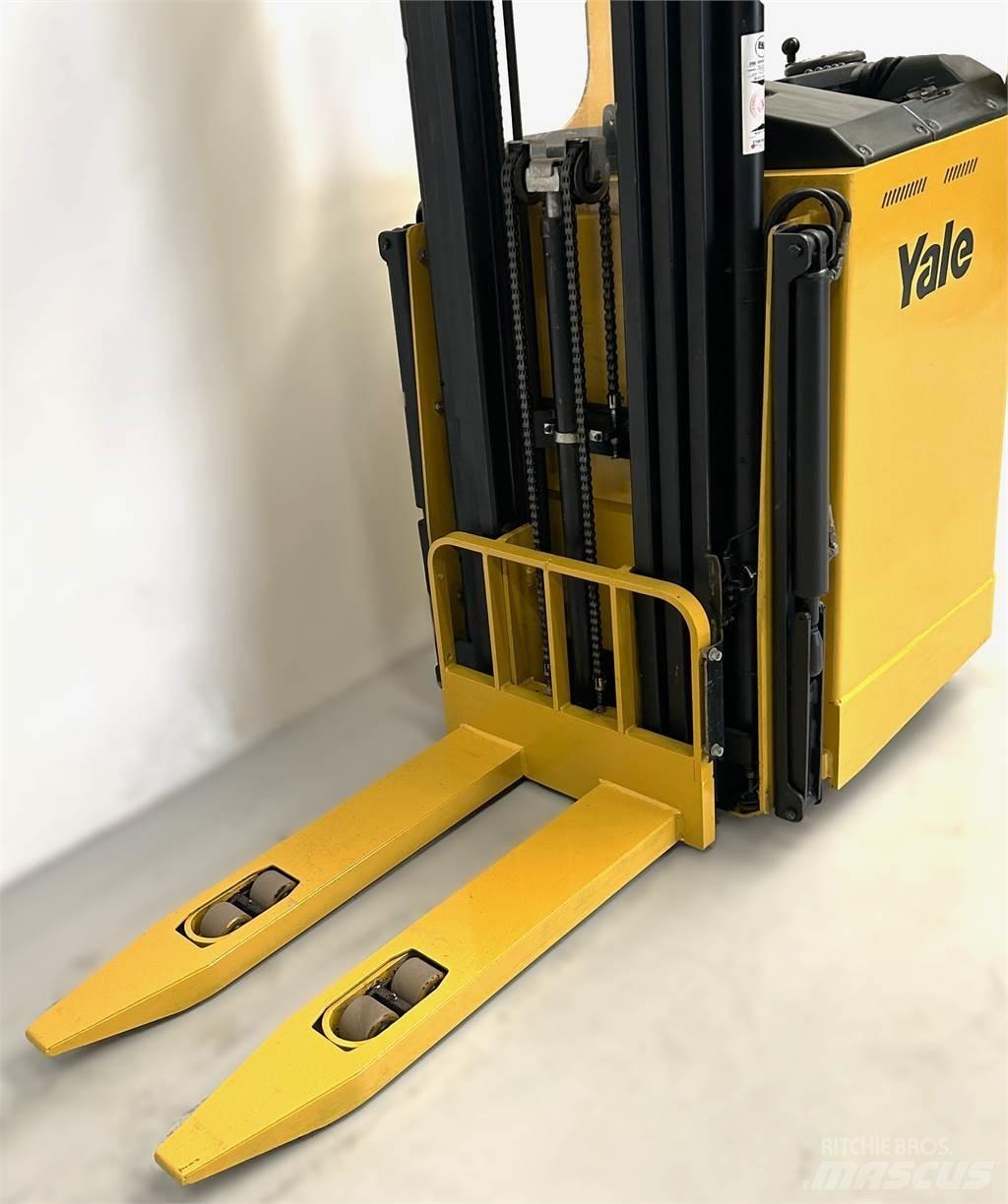 Yale SMS12S 보행식 리치 지게차