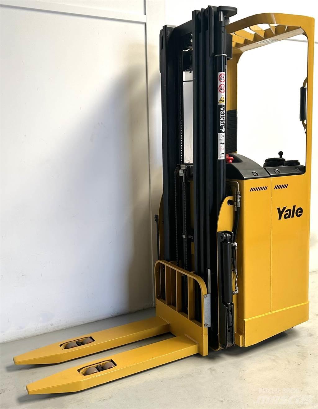 Yale SMS12S 보행식 리치 지게차
