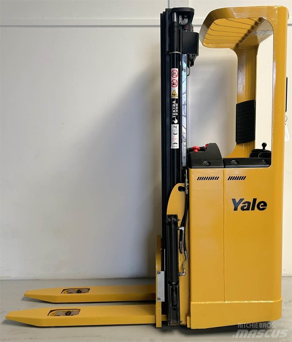 Yale SMS12S 보행식 리치 지게차