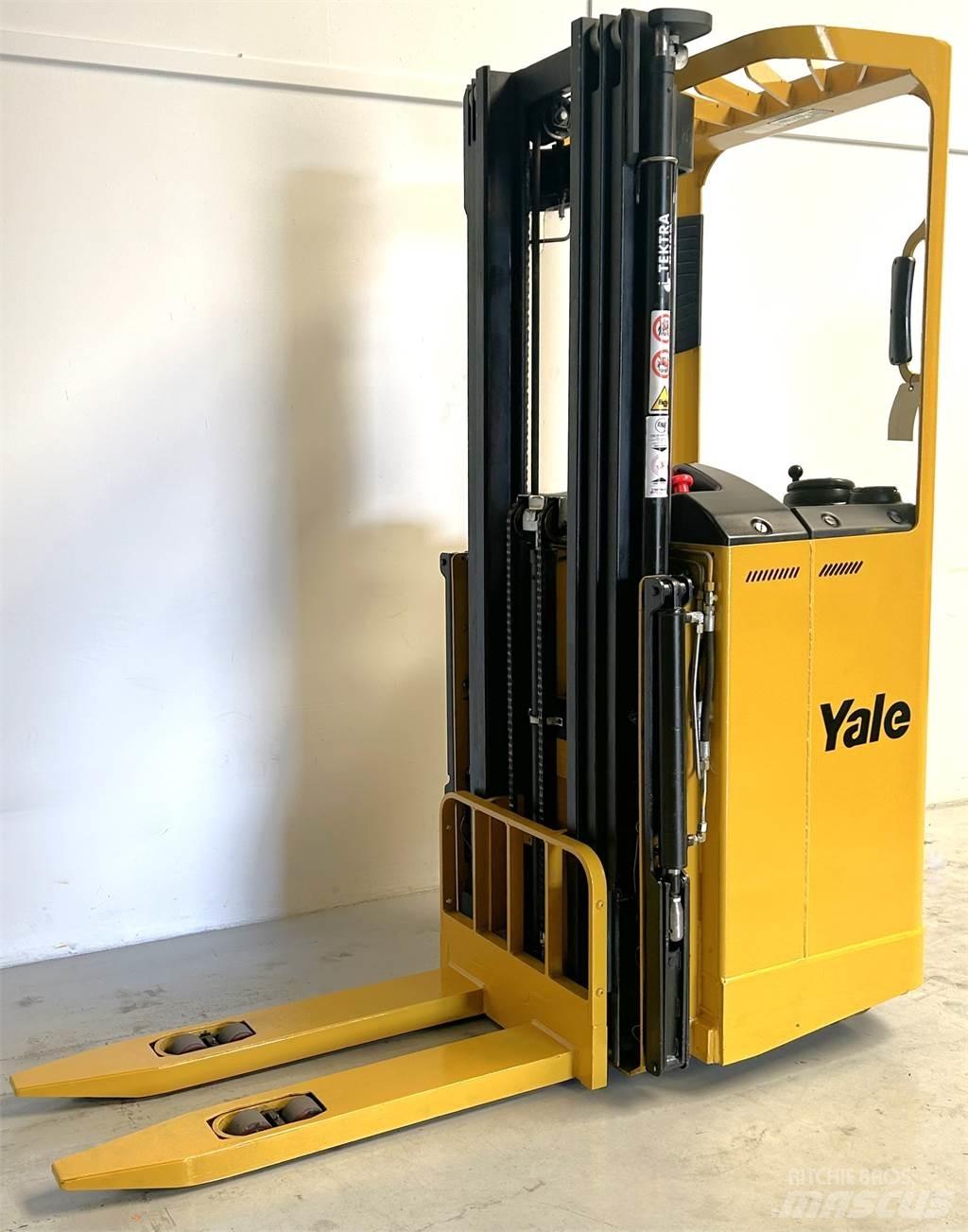 Yale SMS15S 보행식 리치 지게차