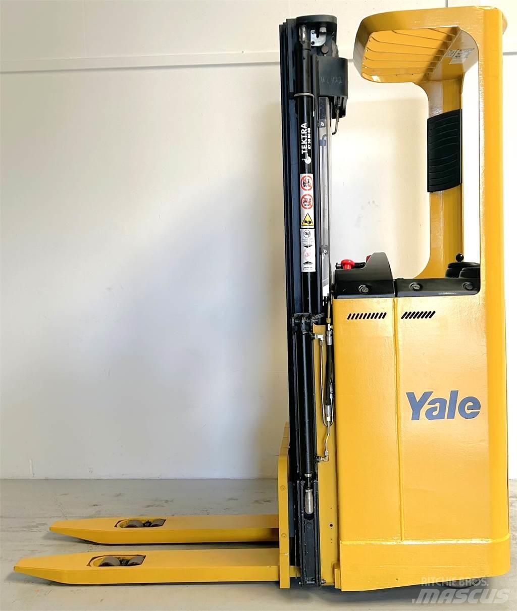 Yale SMS15S 보행식 리치 지게차