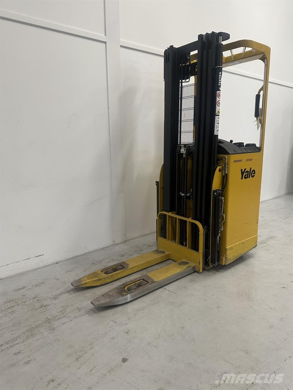 Yale SMS15S 보행식 리치 지게차