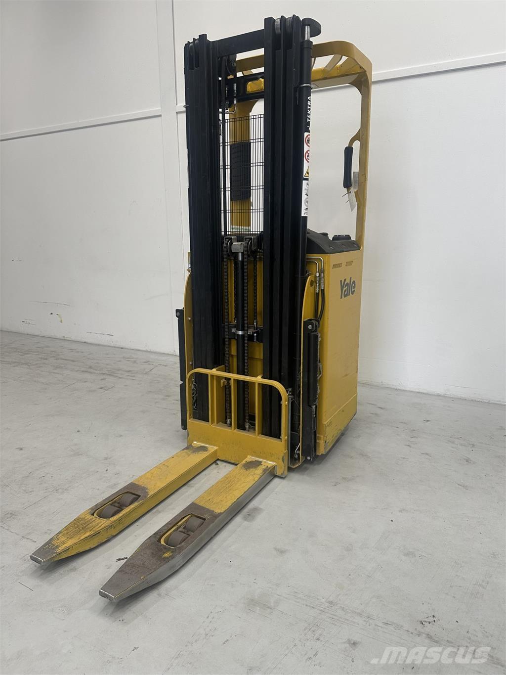 Yale SMS15S 보행식 리치 지게차