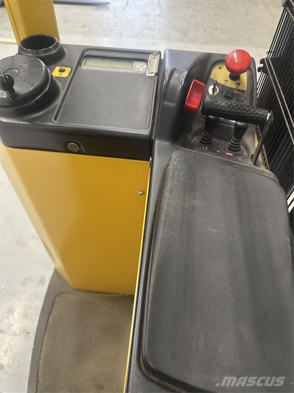 Yale SMS15S 보행식 리치 지게차