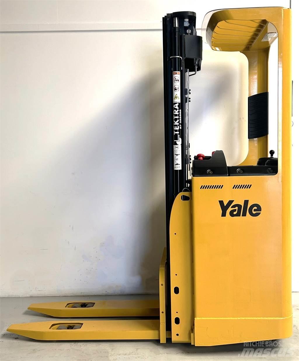 Yale SMS15S 보행식 리치 지게차