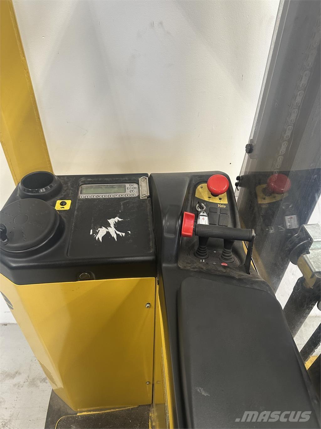 Yale SMS15S 보행식 리치 지게차