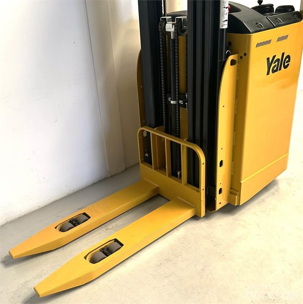 Yale SMS15S 보행식 리치 지게차