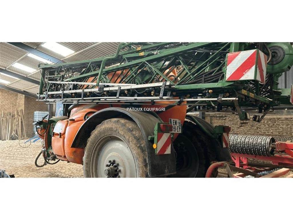 Amazone UX5200 견인형 분무기