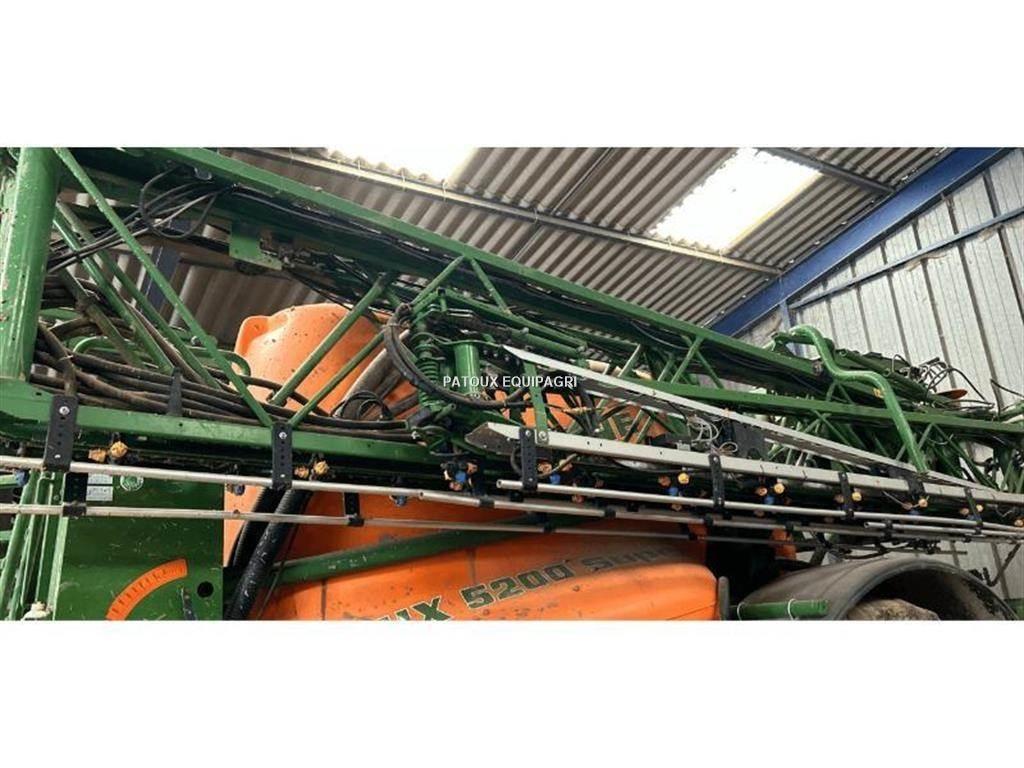 Amazone UX5200 견인형 분무기