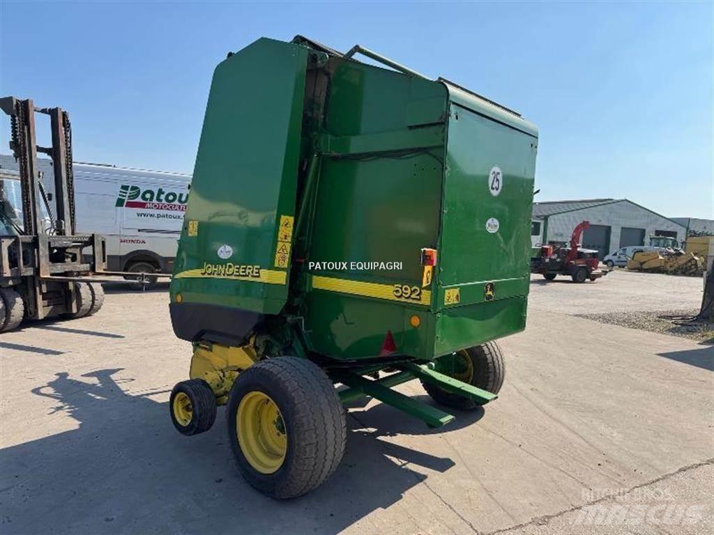 John Deere 592 원형 곤포기