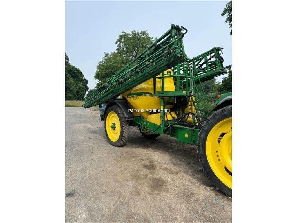 John Deere 840 견인형 분무기