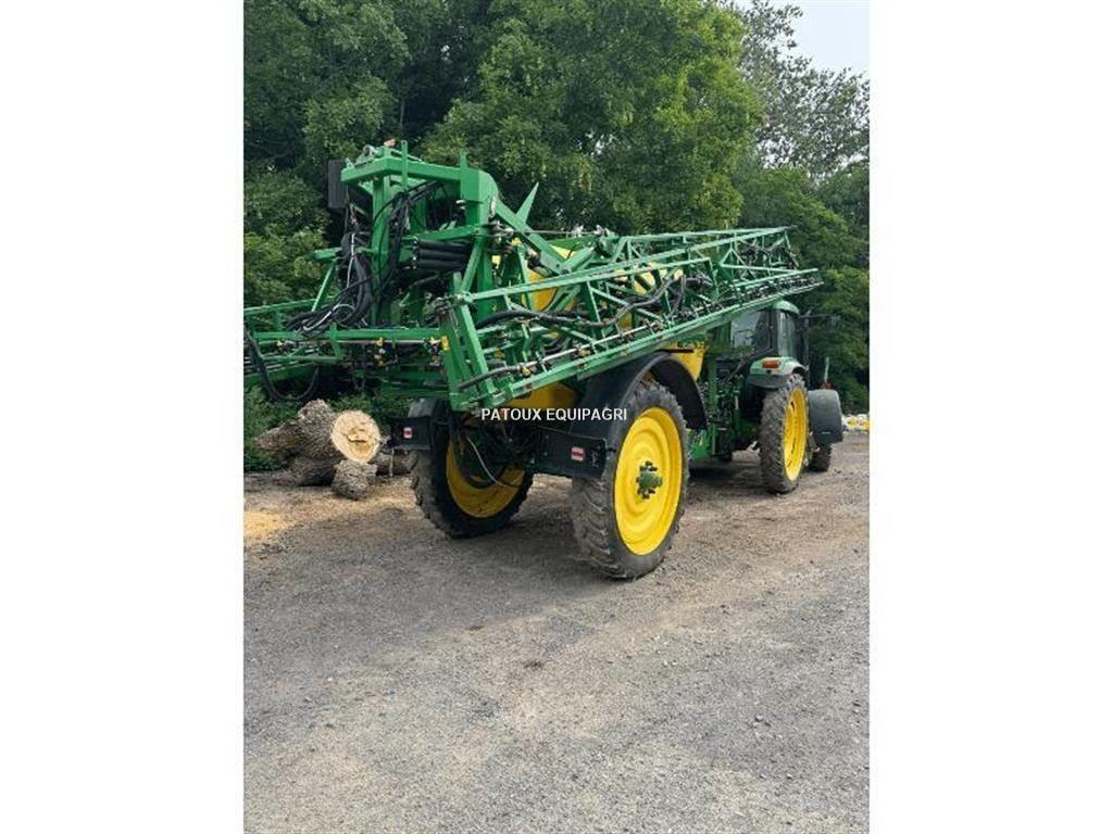 John Deere 840 견인형 분무기