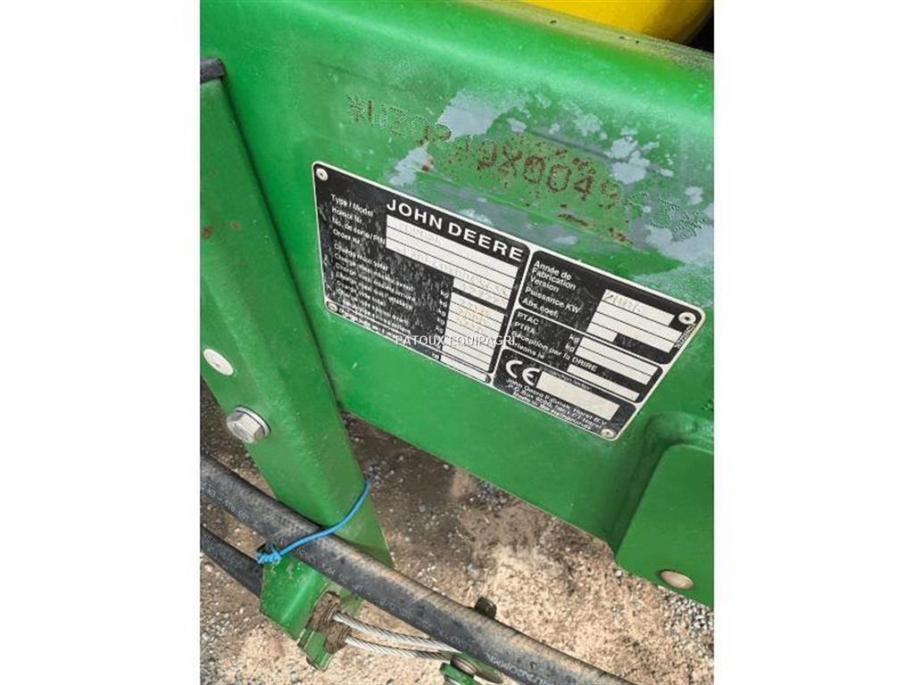 John Deere 840 견인형 분무기