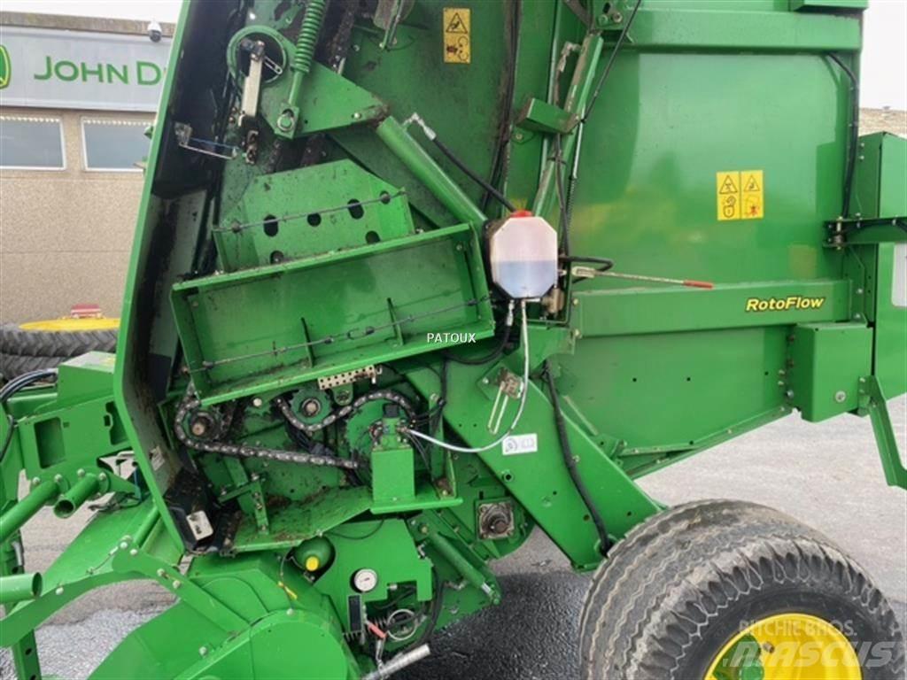 John Deere 864 원형 곤포기