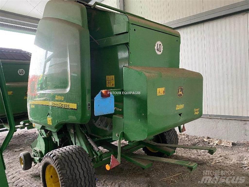 John Deere 864 원형 곤포기
