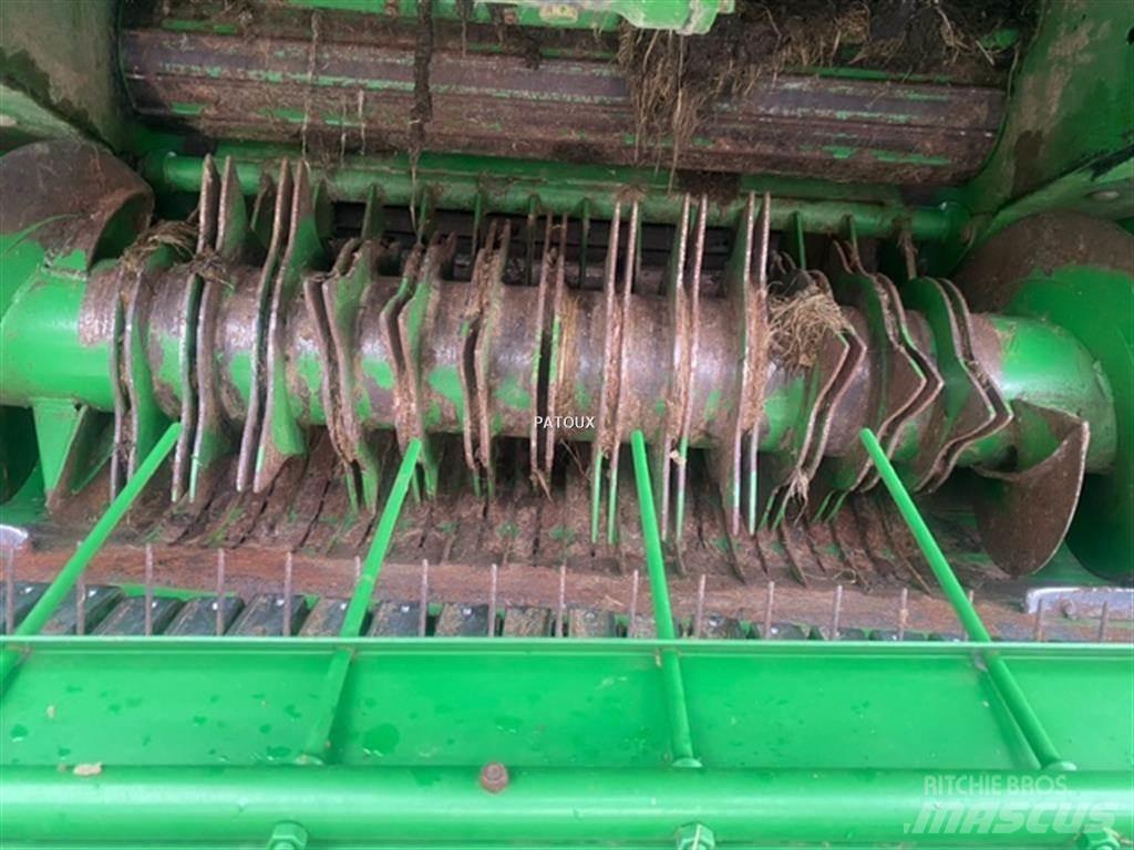 John Deere C441R 건초 포장기