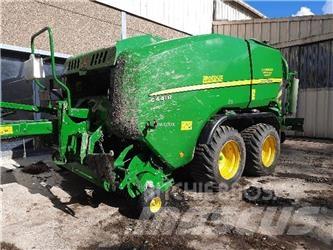 John Deere C441R 건초 포장기
