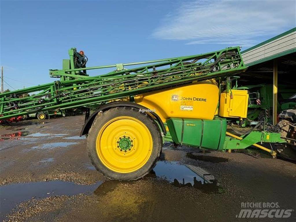 John Deere M740 견인형 분무기