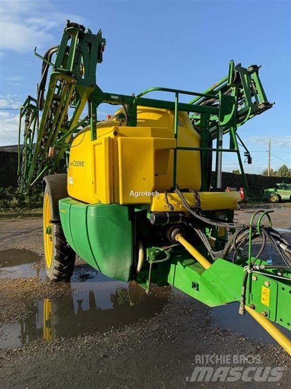 John Deere M740 견인형 분무기
