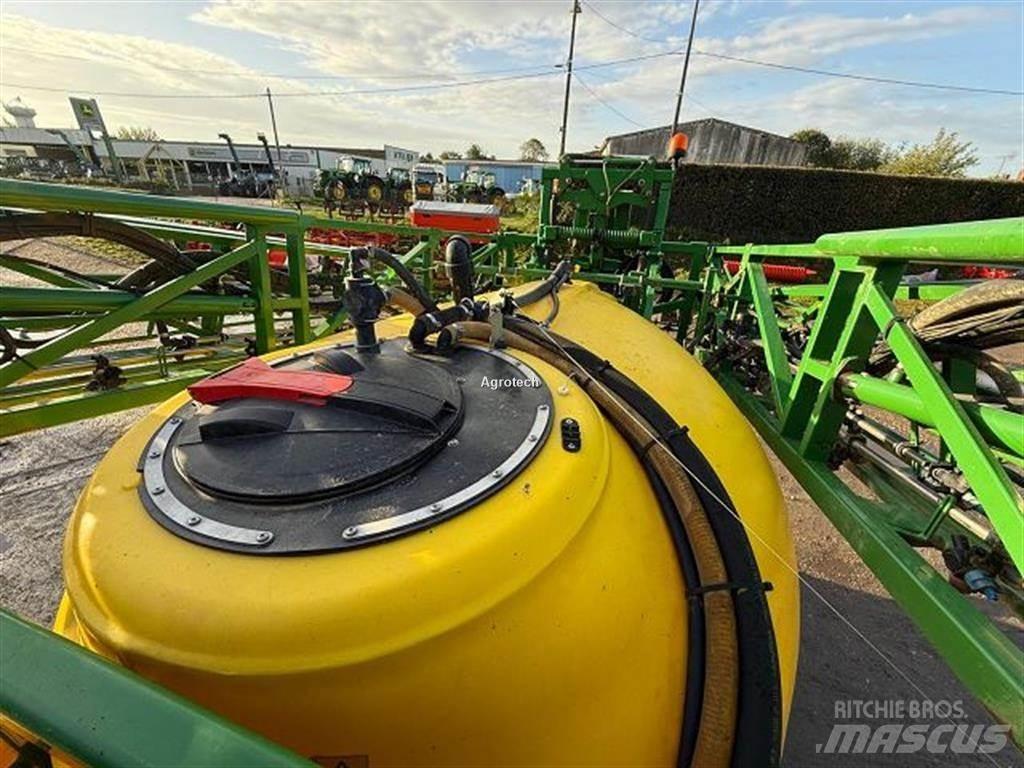 John Deere M740 견인형 분무기