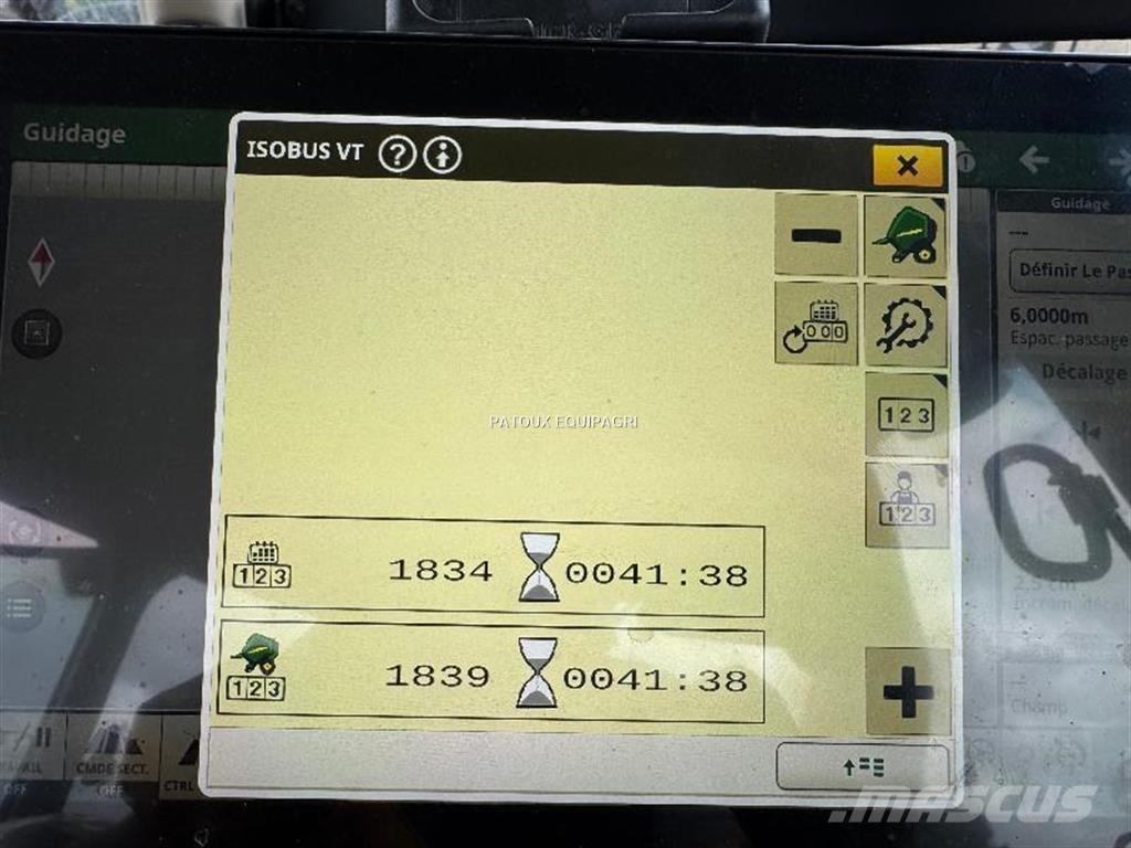 John Deere V461R 원형 곤포기