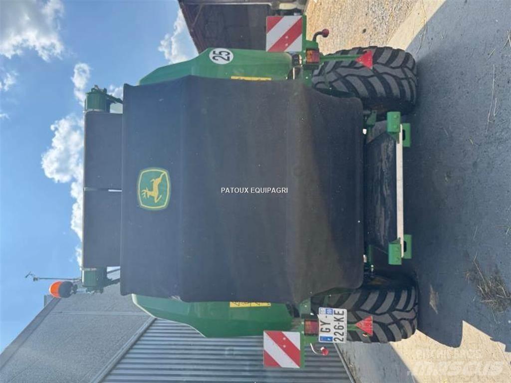 John Deere V461R 원형 곤포기