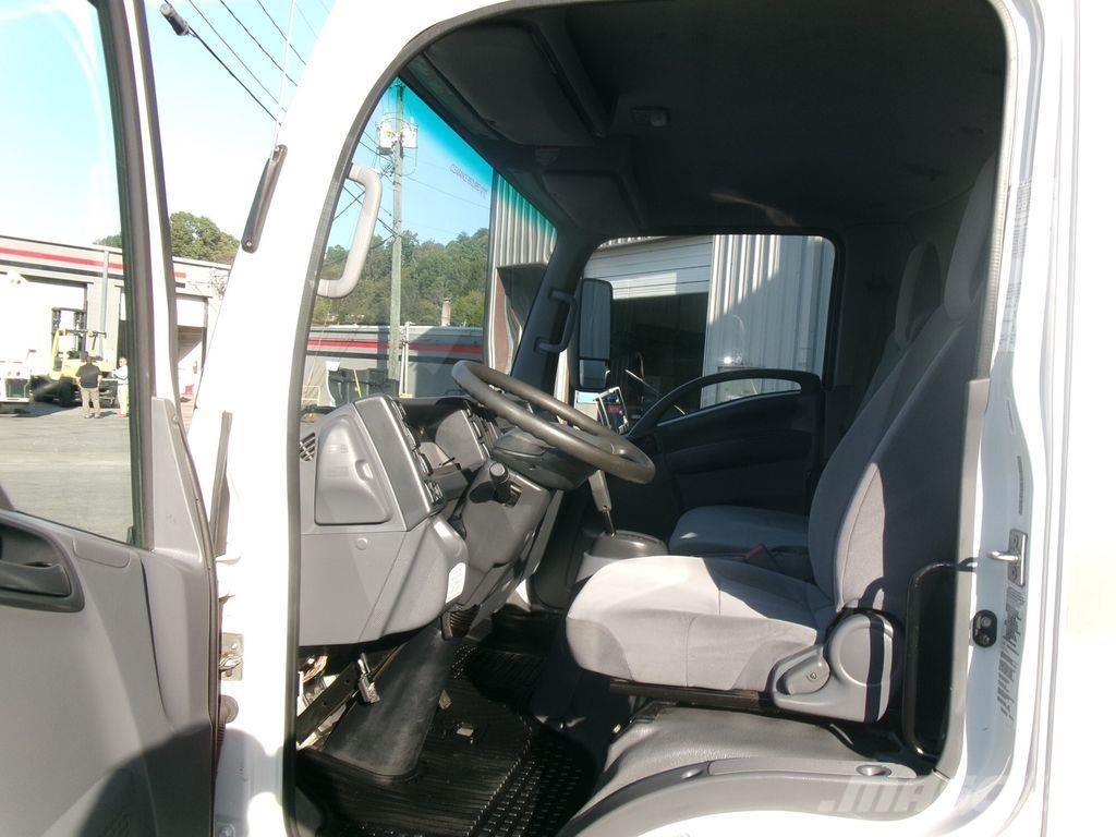 Isuzu NPR 탑차 트럭