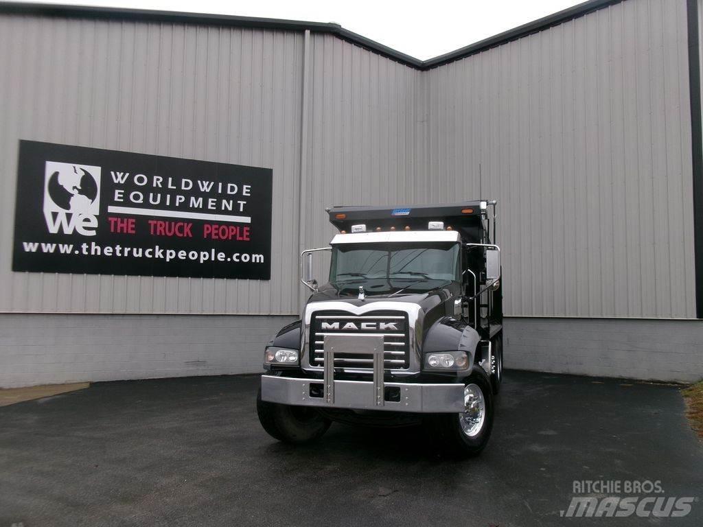 Mack GR64F 덤프 트럭