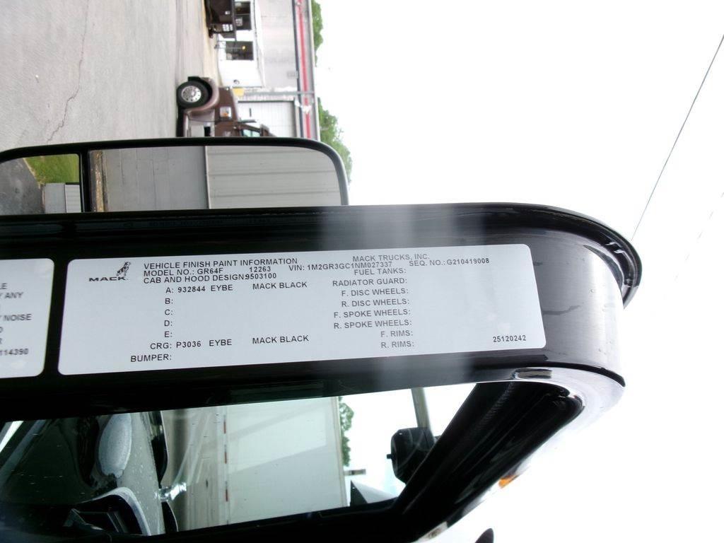 Mack GR64F 덤프 트럭