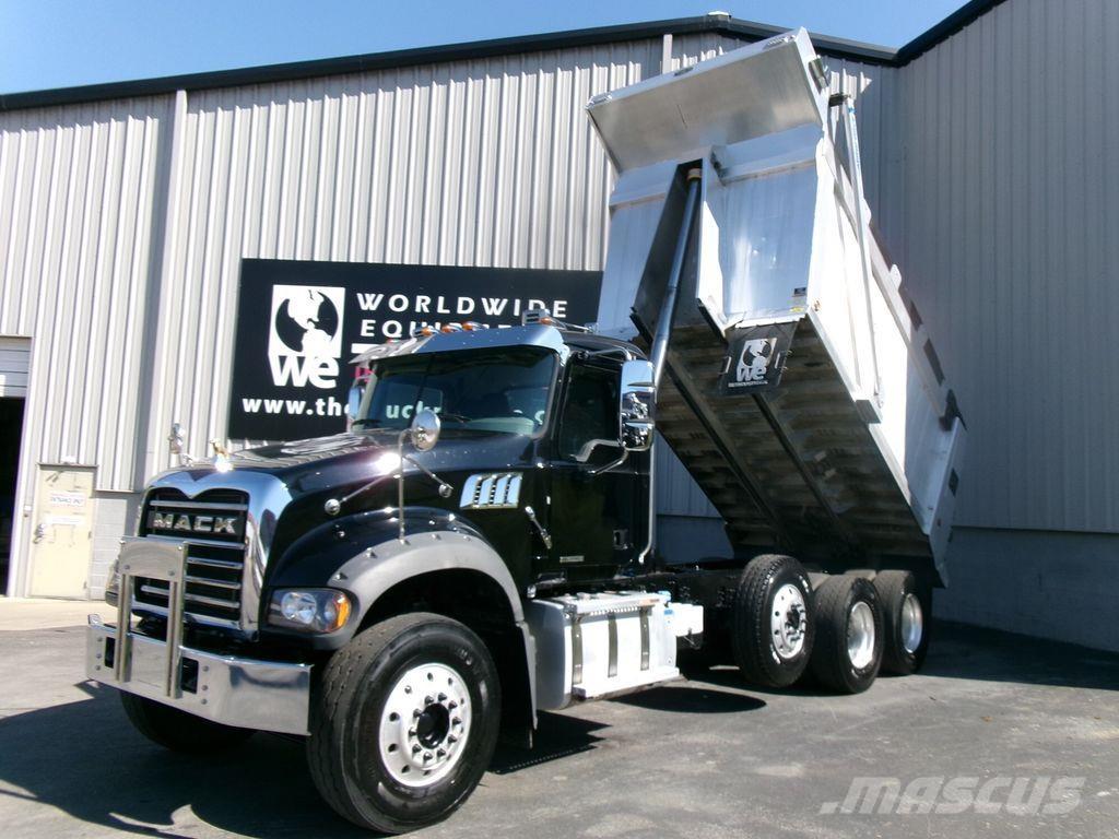 Mack GR64F 덤프 트럭