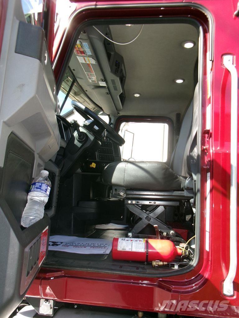 Mack GR64F 덤프 트럭