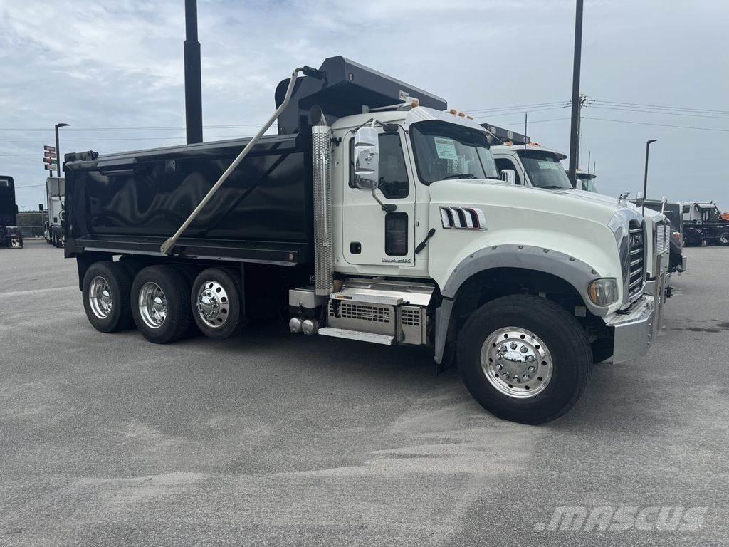 Mack Granite 덤프 트럭