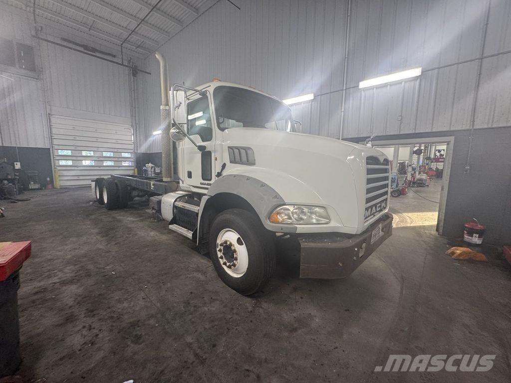 Mack GU813 새시 운전실 트럭