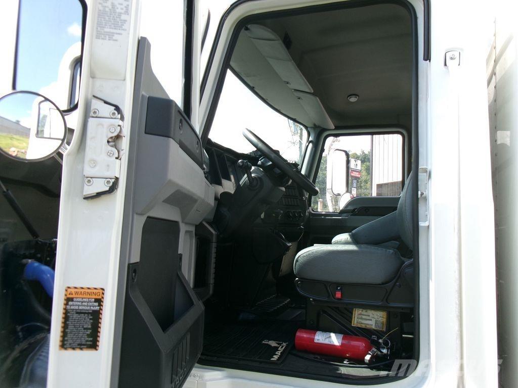 Mack MD6 탑차 트럭