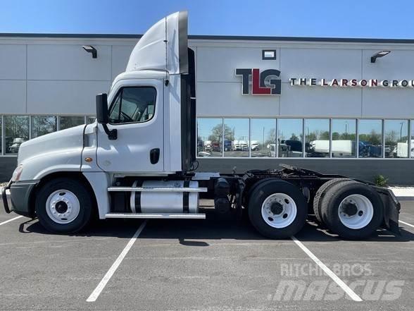 Freightliner CASCADIA 126 트랙터 유닛