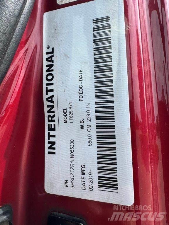 International LT 트랙터 유닛