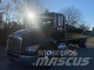 Peterbilt 536 새시 운전실 트럭