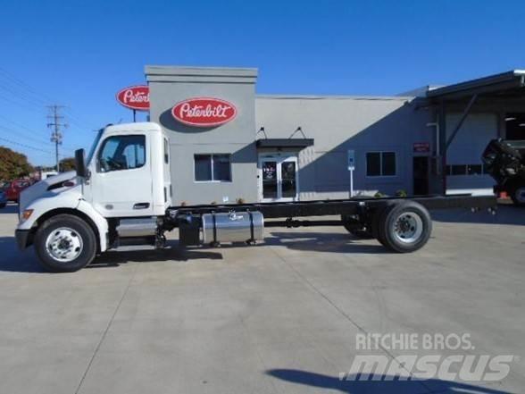 Peterbilt 536 새시 운전실 트럭
